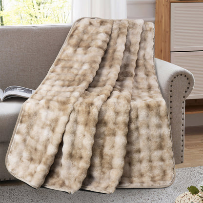 Ultimate Oversized Waterproof Pet Blanket and Furniture Protector - Bubble Fur for Cozy Comfort